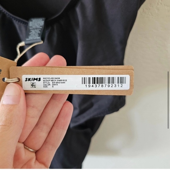 NWT skims scoop neck swimsuit one piece - Picture 6 of 8